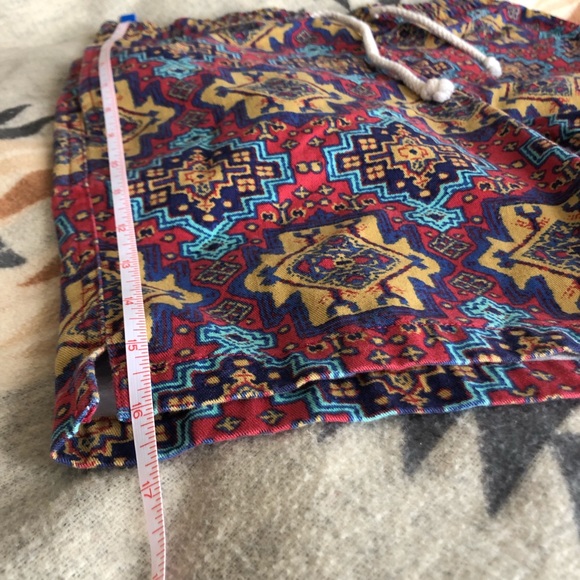 Geometric patterned drawstring shorts - Picture 12 of 13